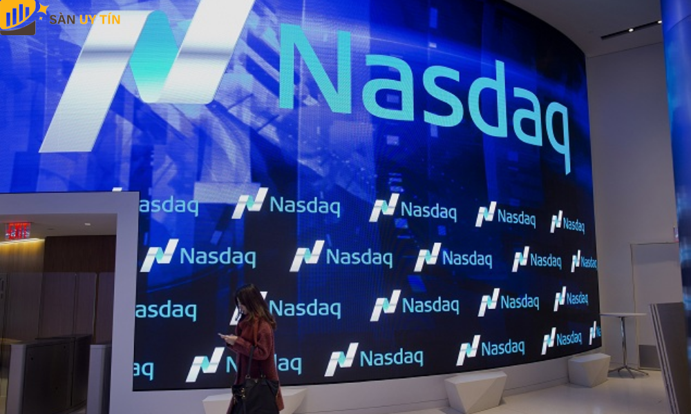 Sàn chứng khoán Mỹ Nasdaq có tên đầy đủ là “National Association of Securities Dealers Automated Quotations System”, với trụ sở chính đặt tại New York