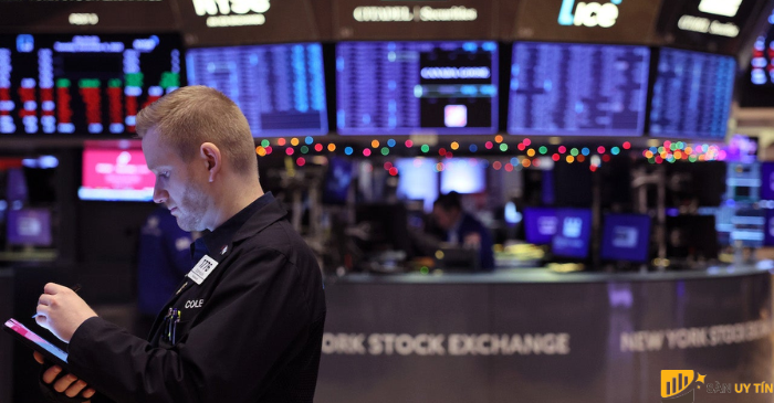 Các sàn giao dịch chứng khoán Mỹ mở cửa hôm thứ Hai với mức thua lỗ sau tuần tăng thứ tư liên tiếp